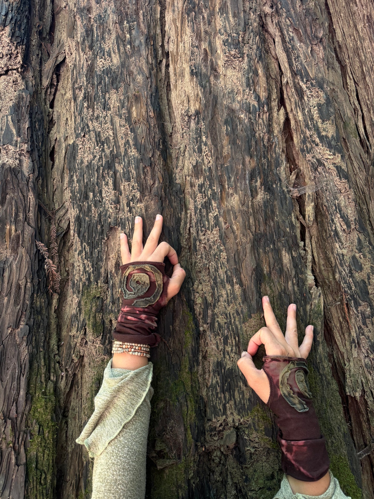 Spiral Gloves - Brown Tie Dye