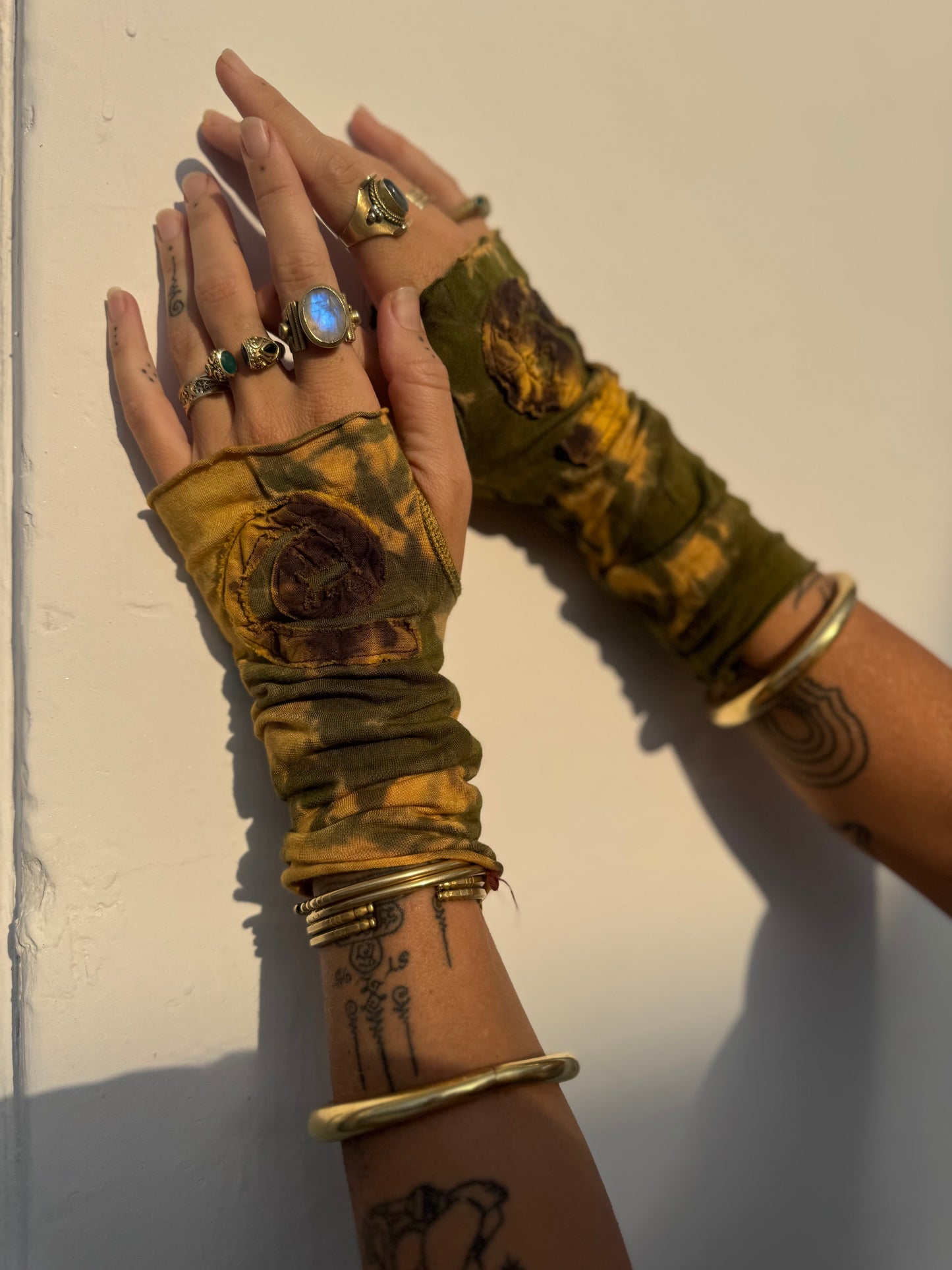 Spiral Gloves - Green/Brown Tie Dye